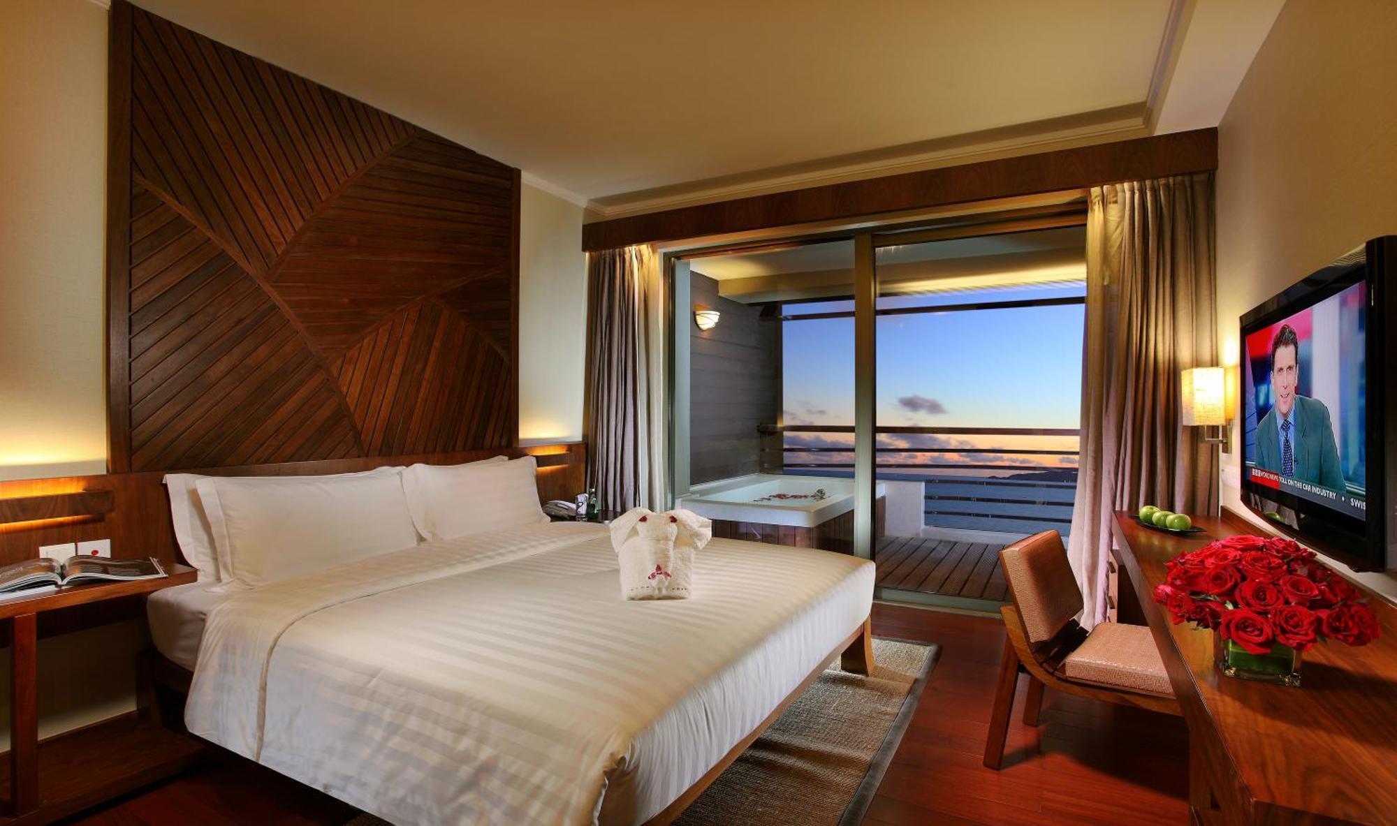 Pullman Oceanview Sanya Bay Resort & Spa Esterno foto
